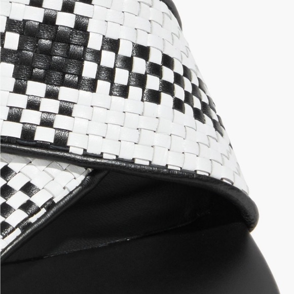 BURBERRY Checked basketweave leather sandals - Picture 4 of 14